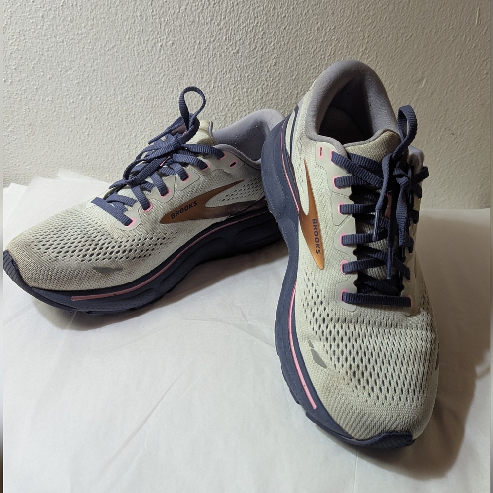 Brooks Ghost 15 Women’s Size 10 Running Shoes Sneakers 1203801B492